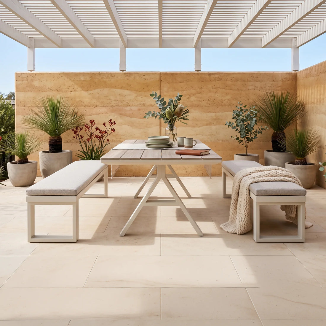 Florida Dining with Bench Seat